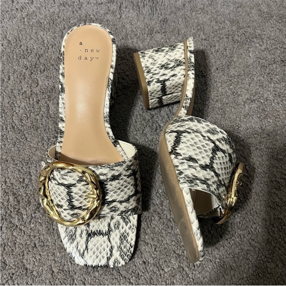 heels size 6 - Picture 3 of 5